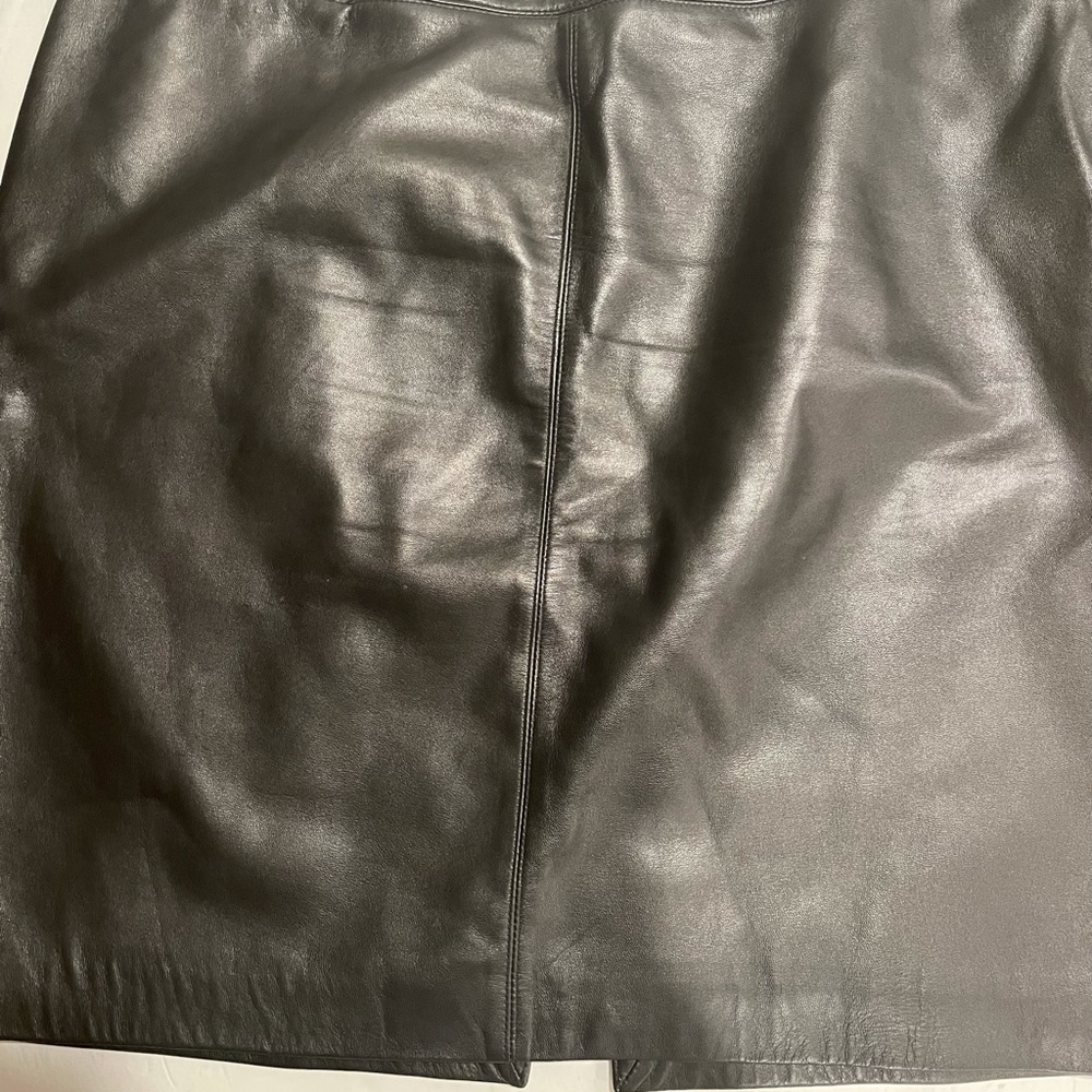 Lord & Taylor Size 10 Black A line Lined Gently Worn Leather Skirt